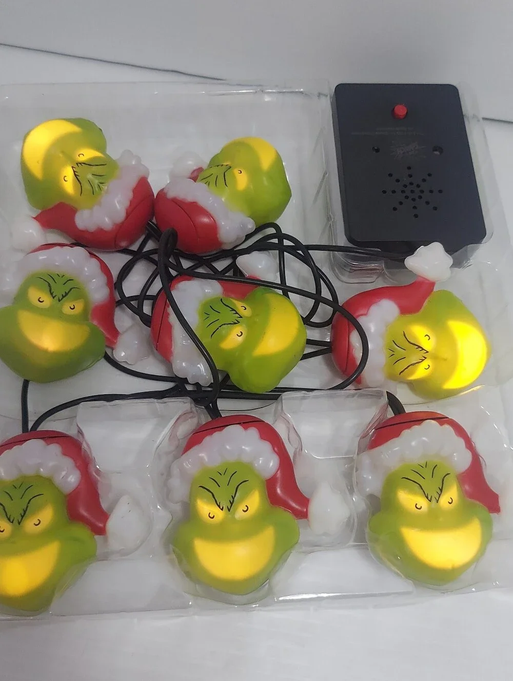 The Grinch Musical Light String - Green & Red Grinch Heads